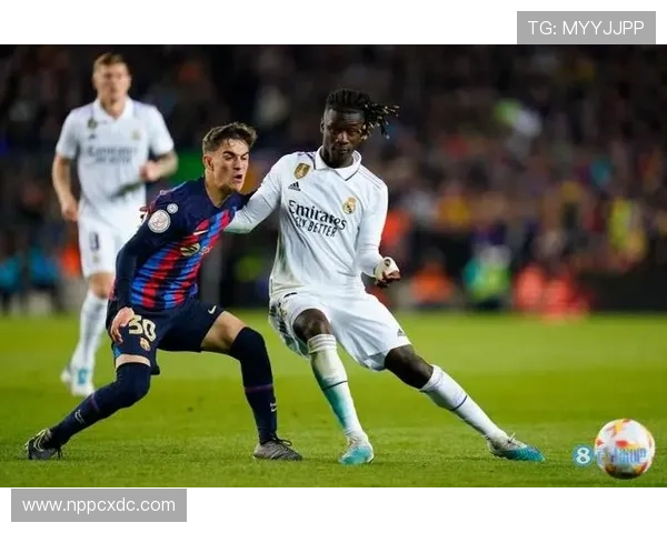 卡马文加客串左后卫的战术价值解析 卡马文加客串左后卫的战术价值解析