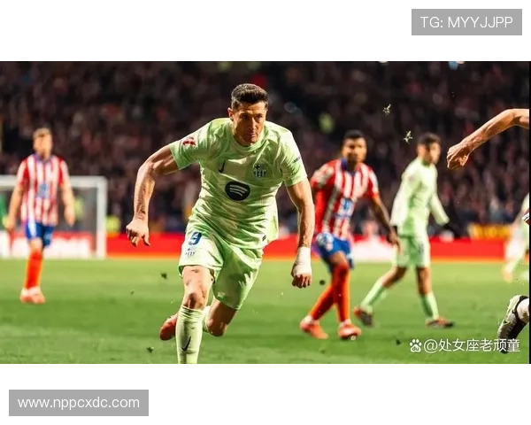 C罗 vs 莱万:巅峰稳定性与持续输出差距在哪 C罗 vs 莱万:巅峰稳定性与持续输出差距在哪